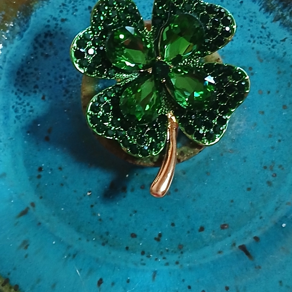 🍀Saint Patricks Day Shamrock Brooch🍀 - Picture 9 of 13